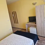 Housedenz Къща за гости 3*