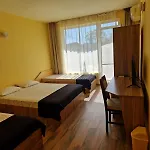 Housedenz Къща за гости