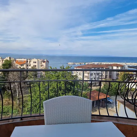 Housedenz チェルノモレツ