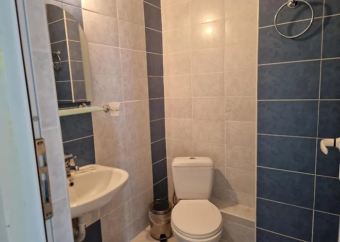 Housedenz Guest house 3*