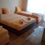 Πανσιόν Housedenz