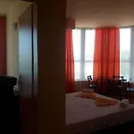 Housedenz Πανσιόν