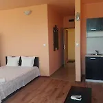 Housedenz Πανσιόν 3*