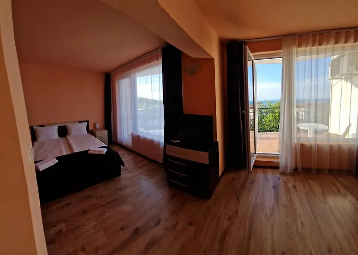 בית הארחה Housedenz צ'רנומורץ