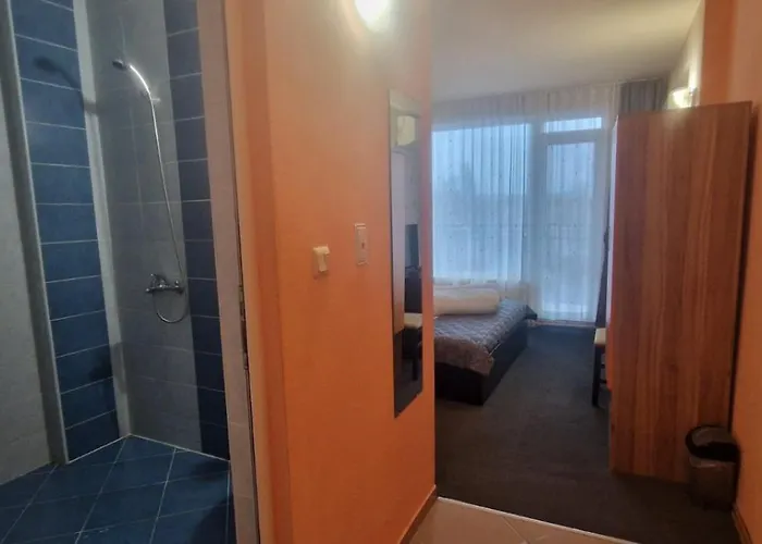 Housedenz בית הארחה