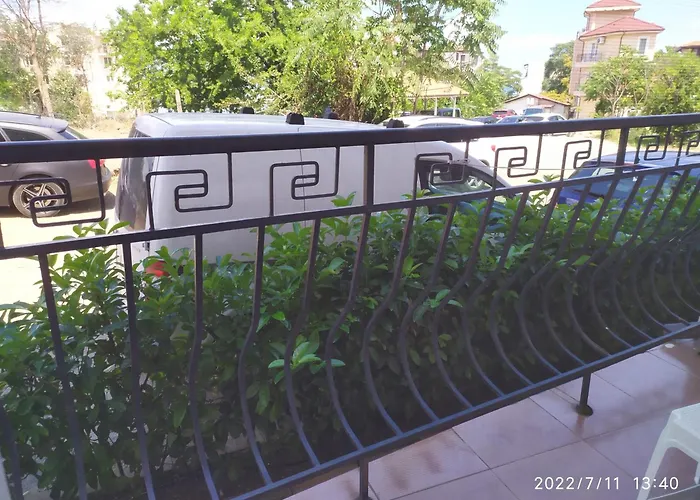 招待所 Housedenz 切尔诺莫雷茨