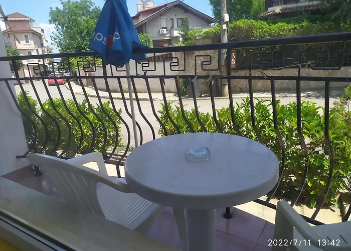 בית הארחה Housedenz