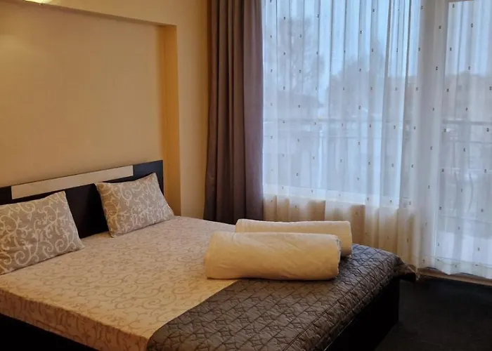 Housedenz 招待所 切尔诺莫雷茨