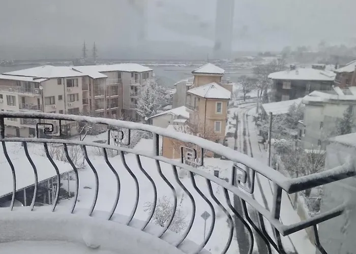 Housedenz 3* 切尔诺莫雷茨